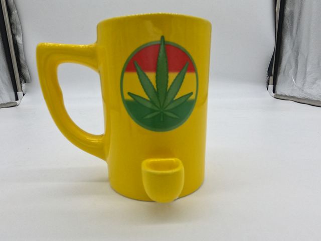 Rasta Weed Yellow pipe Mug